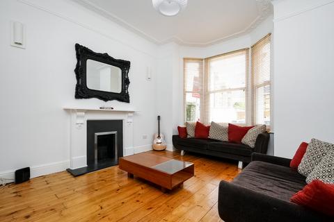 2 bedroom flat for sale, Prideaux Road, Clapham, London, SW9