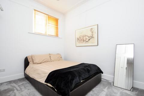 2 bedroom flat for sale, Prideaux Road, Clapham, London, SW9