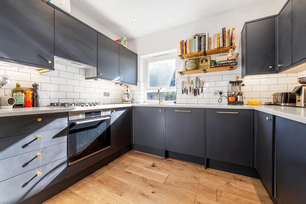 Kitchen (2).JPG