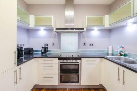 2 bedroom flat for sale, Discovery Dock Apartments West, 2 South Quay Square, London, E14