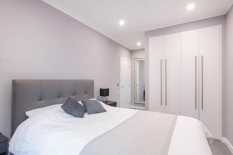 2 bedroom flat for sale, Discovery Dock Apartments West, 2 South Quay Square, London, E14