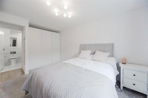 10 Haynes Close, London, N11 1HH