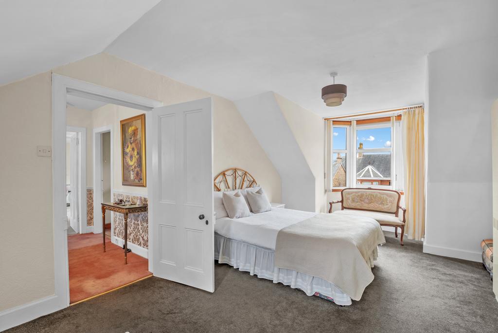 Principal bedroom