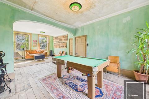 undefined, Mile End Road, London E1