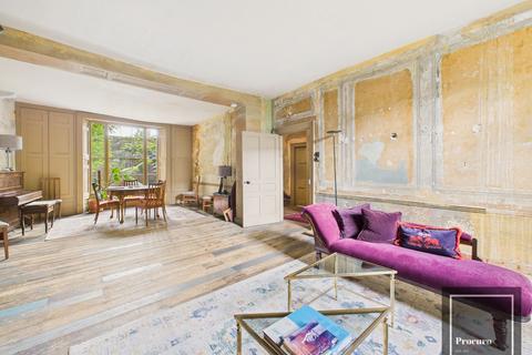 undefined, Mile End Road, London E1