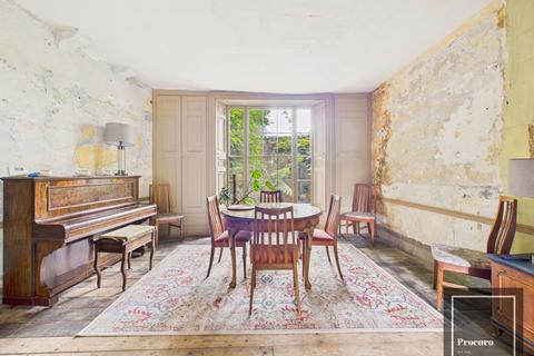 undefined, Mile End Road, London E1