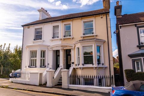 4 bedroom house for sale, St. Anns Road, Faversham ME13