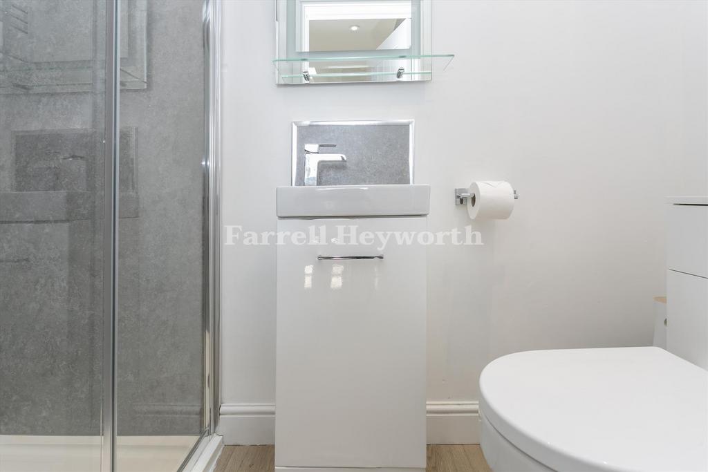 Ensuit shower
