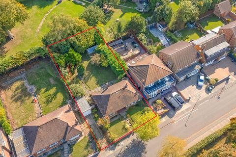 2 bedroom bungalow for sale, Bellmount Wood Avenue, Hertfordshire WD17