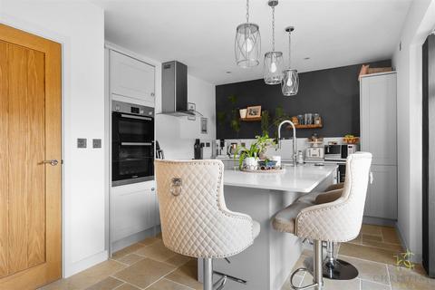4 bedroom detached house for sale, Cartwright Way, Evesham WR11