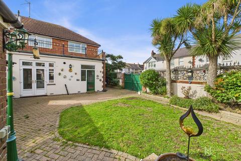 2 bedroom ground floor flat for sale, Penhale Road, Eastbourne BN22