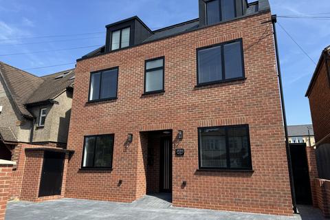 Mitcham CR4