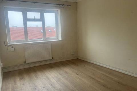 2 bedroom flat to rent, Meadfield Road, Berkshire SL3