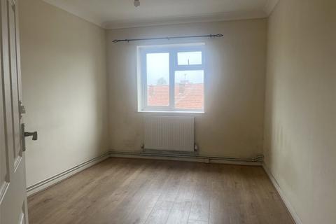 2 bedroom flat to rent, Meadfield Road, Berkshire SL3