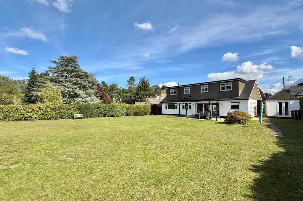 4/5 bedroom chalet house