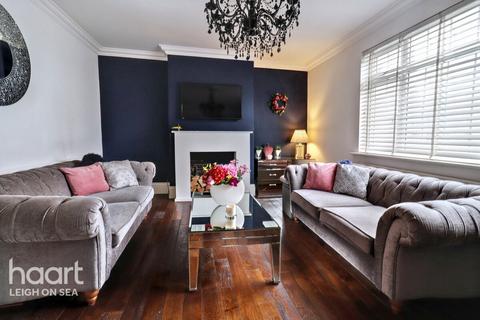 undefined, Pall Mall, Leigh-On-Sea