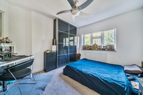 61 Tudor Gardens, London, W3 0DU