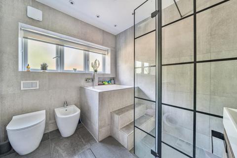 61 Tudor Gardens, London, W3 0DU