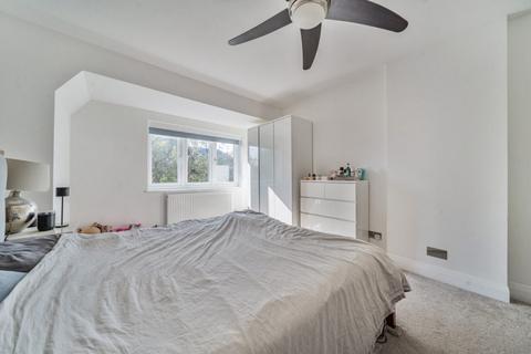 61 Tudor Gardens, London, W3 0DU