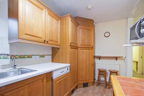 2 bedroom flat to rent, Grove Street, Bath, BA2