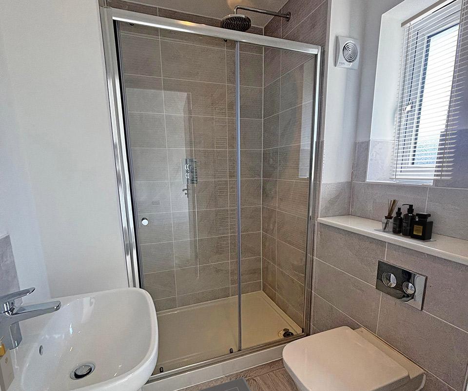 Example en suite
