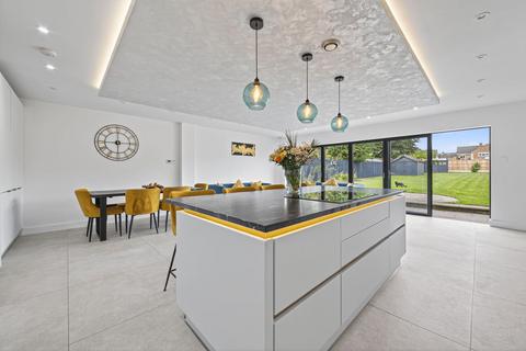 5 bedroom detached house for sale, Poplars Farm Road, KETTERING NN15