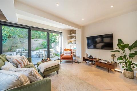 3 bedroom flat for sale, Norroy Road, London SW15