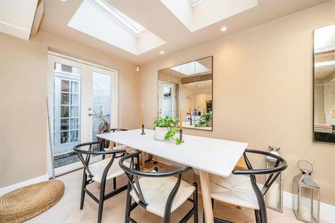 3 bedroom flat for sale, Norroy Road, London SW15