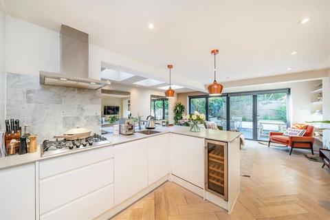 3 bedroom flat for sale, Norroy Road, London SW15