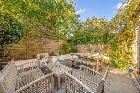 3 bedroom flat for sale, Norroy Road, London SW15