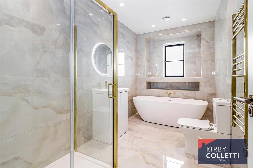 Luxury bath/shower room