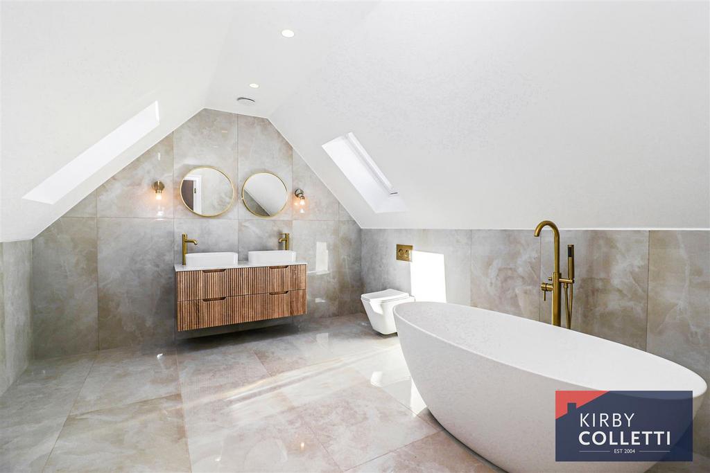 En suite bathroom to principal suite