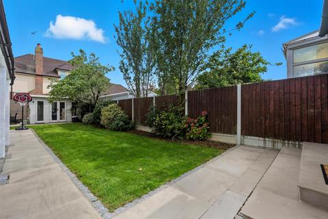 14 Mascalls Lane, Brentwood, CM14 5LR