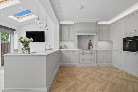 14 Mascalls Lane, Brentwood, CM14 5LR