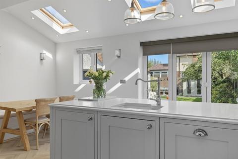 14 Mascalls Lane, Brentwood, CM14 5LR