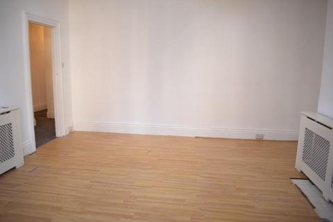 2 bedroom flat to rent, Wingrove Avenue, Newcastle upon Tyne NE4