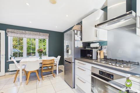 17 Flagstone Crescent, Chineham, Basingstoke, RG24 8DG