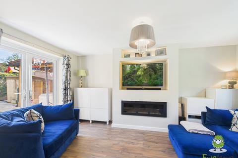 17 Flagstone Crescent, Chineham, Basingstoke, RG24 8DG