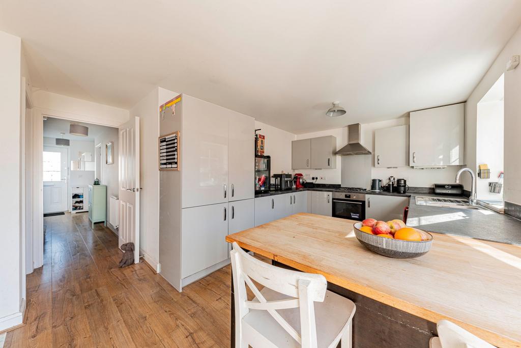 Kitchen/Dining Room (4)