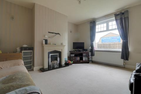 3 bedroom end of terrace house for sale, Norristhorpe Lane, Liversedge, West Yorkshire, WF15