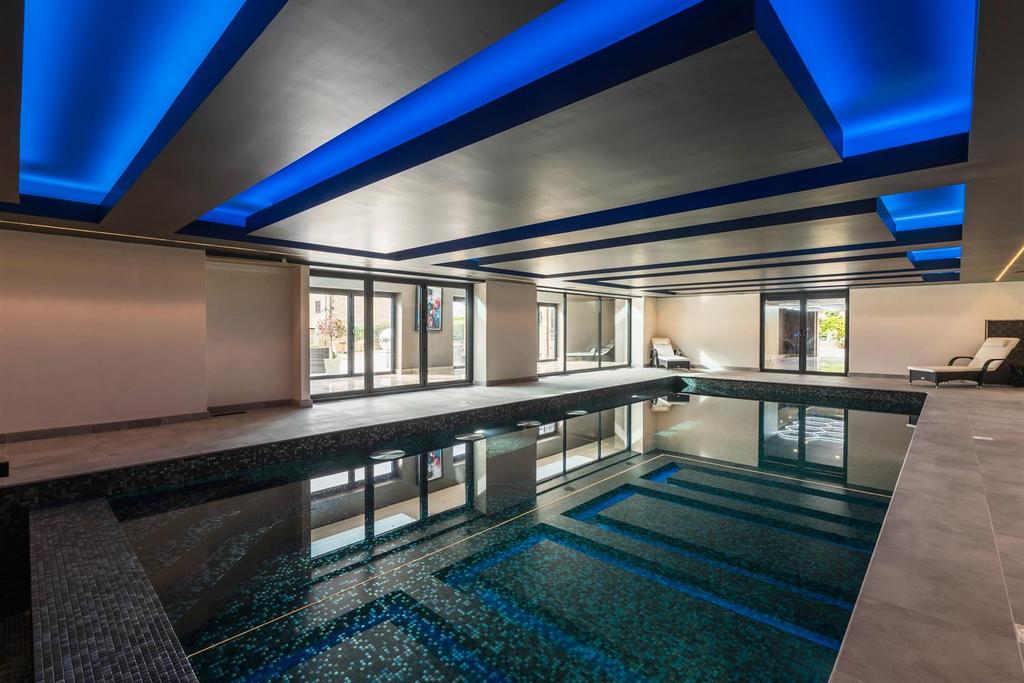 Leisure Suite
