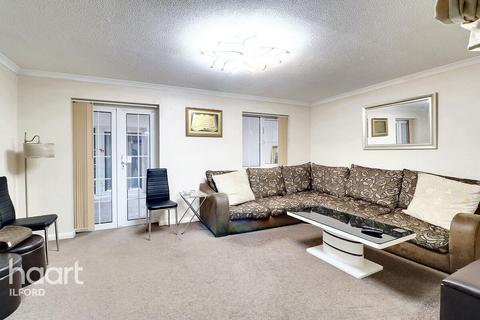 Daffodil Gardens, Ilford