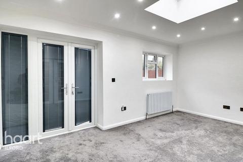 Daffodil Gardens, Ilford