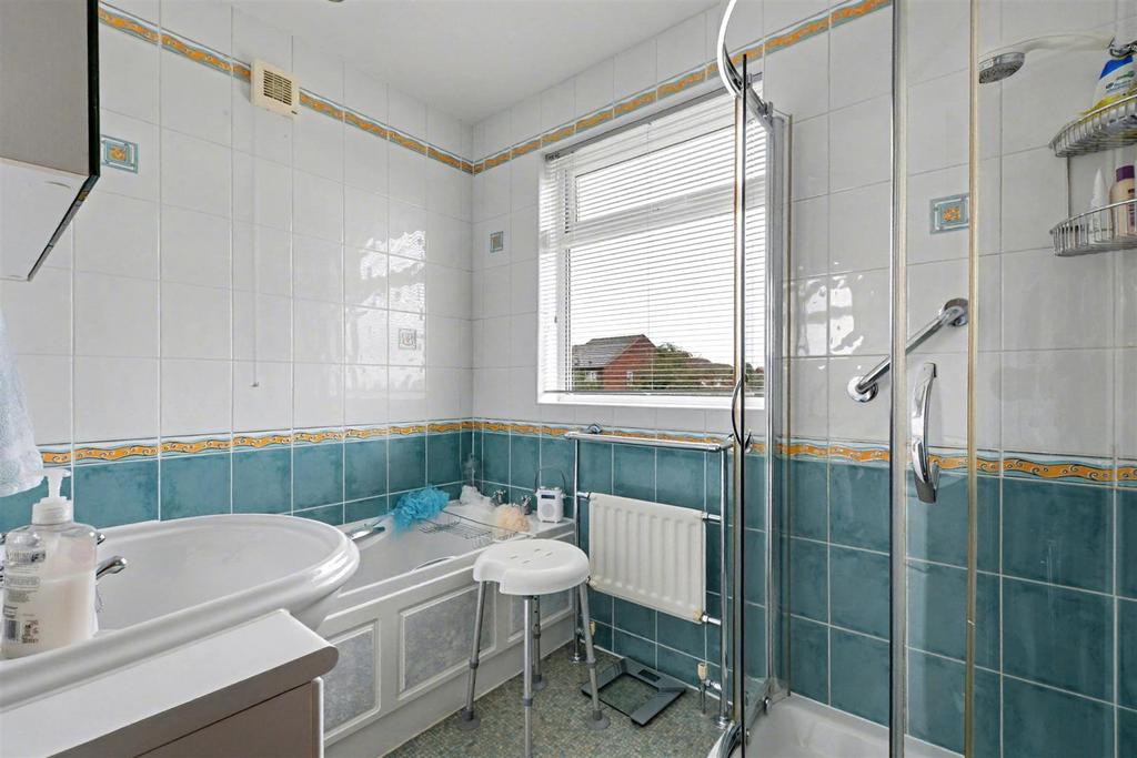Bathroom 1.jpeg