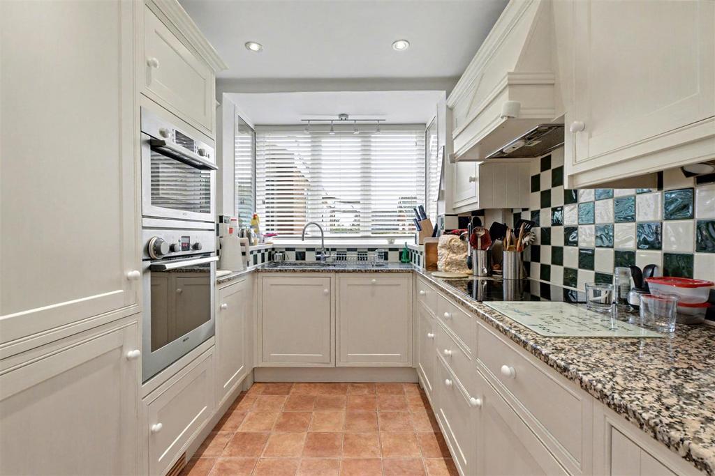 Kitchen 1.jpeg