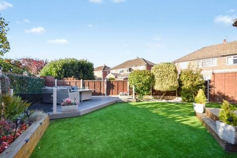 4 bedroom semi-detached house for sale, Melbourne Road, Wakefield, West Yorkshire