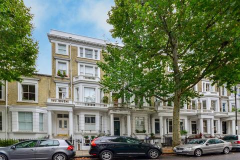 Studio to rent, Marloes Road, Kensington, London, W8