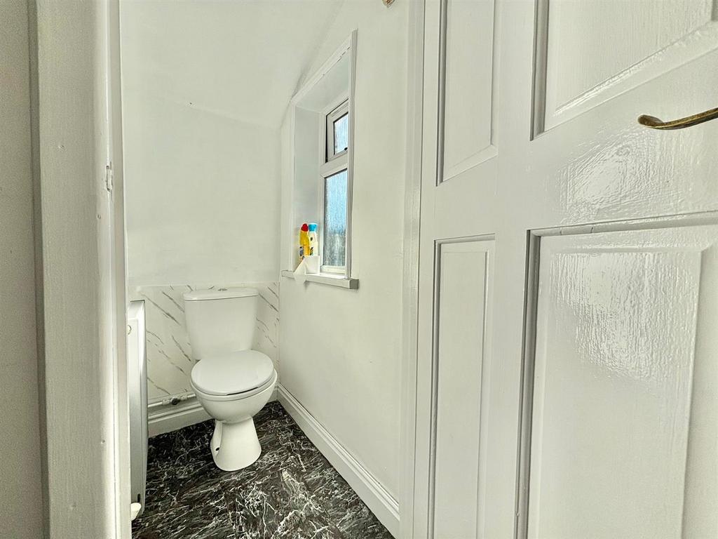 Cloakroom (WC)