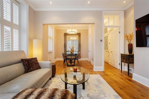 2 bedroom flat for sale, Abingdon Road, W8