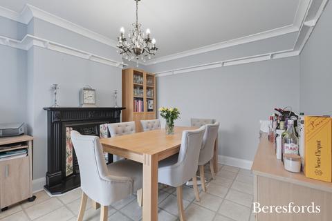 undefined, Springfield Gardens, Upminster, RM14